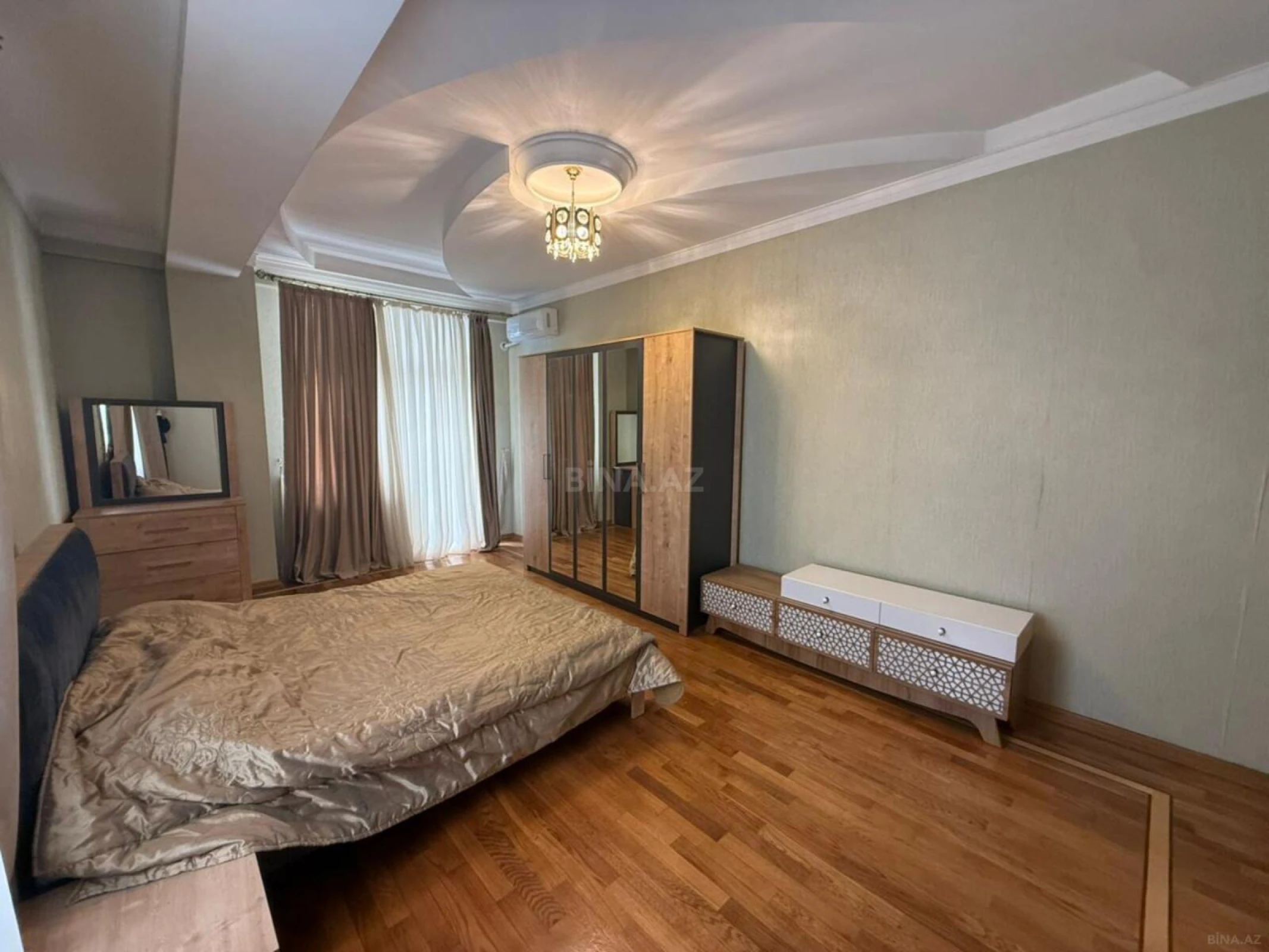 Kirayə verilir 3 otaqlı mənzil 130 m²