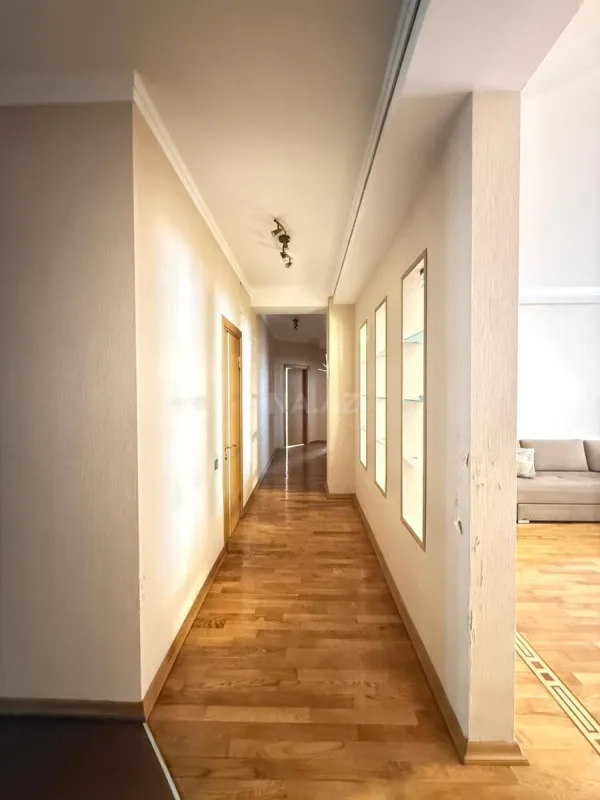 Kirayə verilir 3 otaqlı mənzil 130 m²