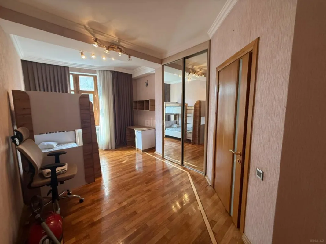 Kirayə verilir 3 otaqlı mənzil 130 m²