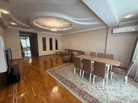 Kirayə verilir 3 otaqlı mənzil 130 m²