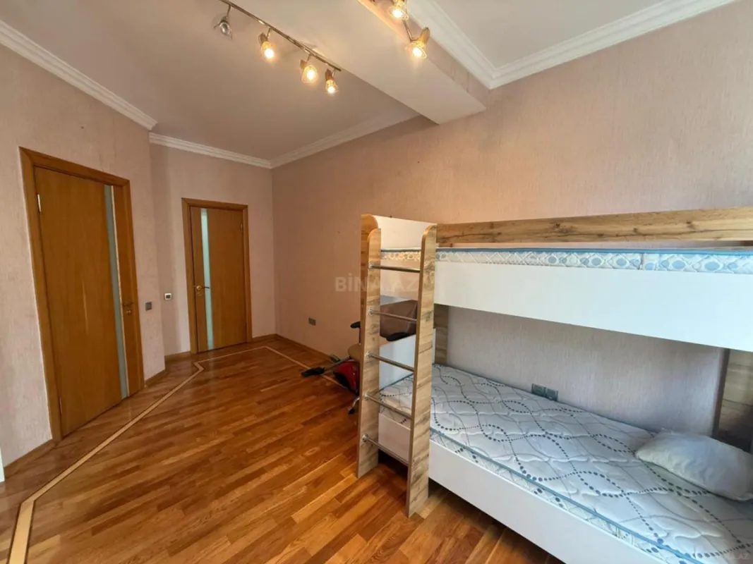 Kirayə verilir 3 otaqlı mənzil 130 m²