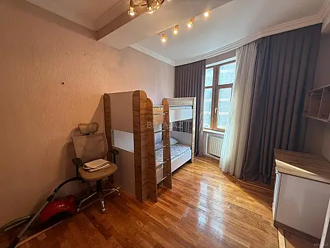 Kirayə verilir 3 otaqlı mənzil 130 m²