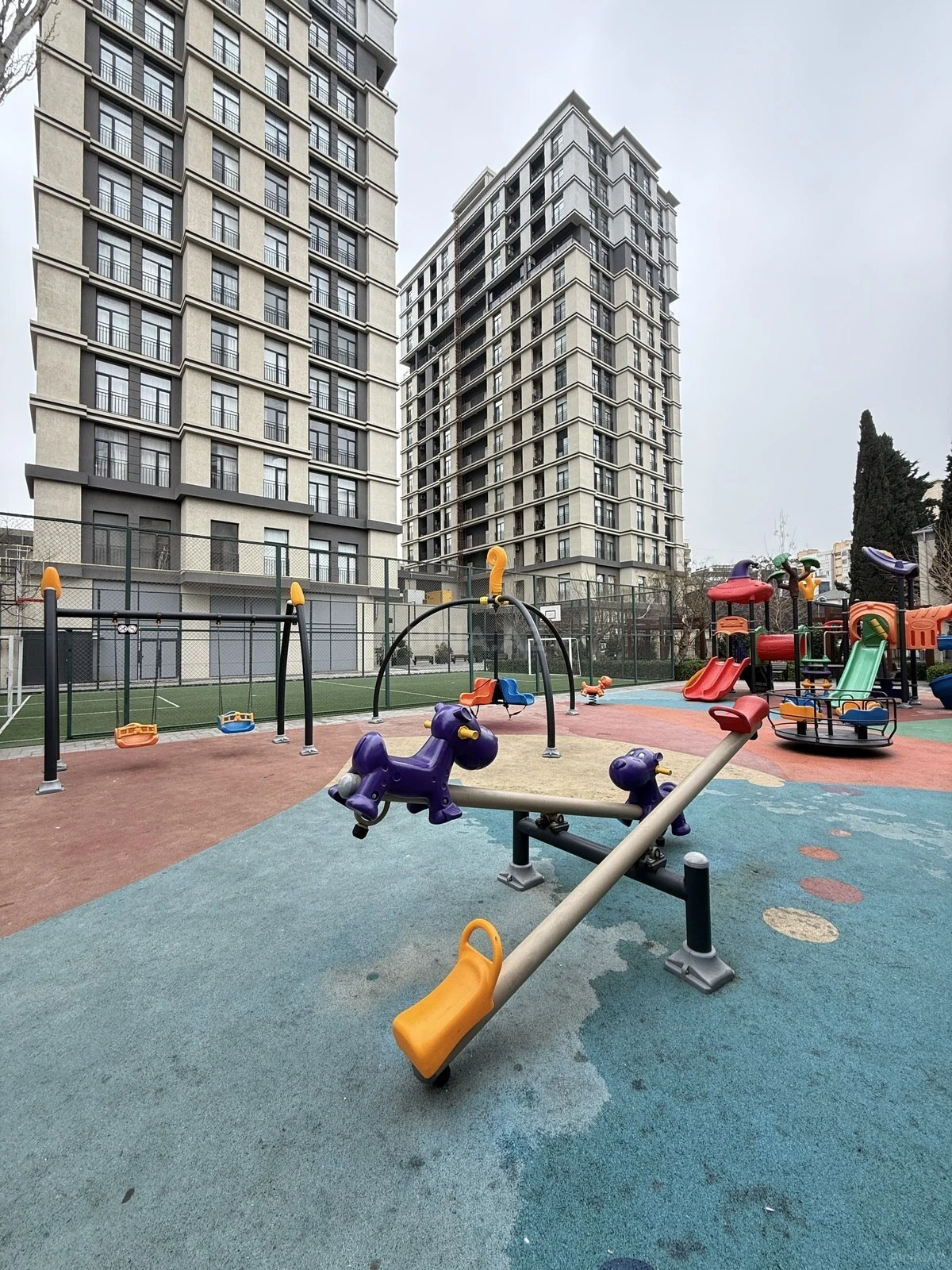 Satılır 3 otaqlı mənzil 132 m²