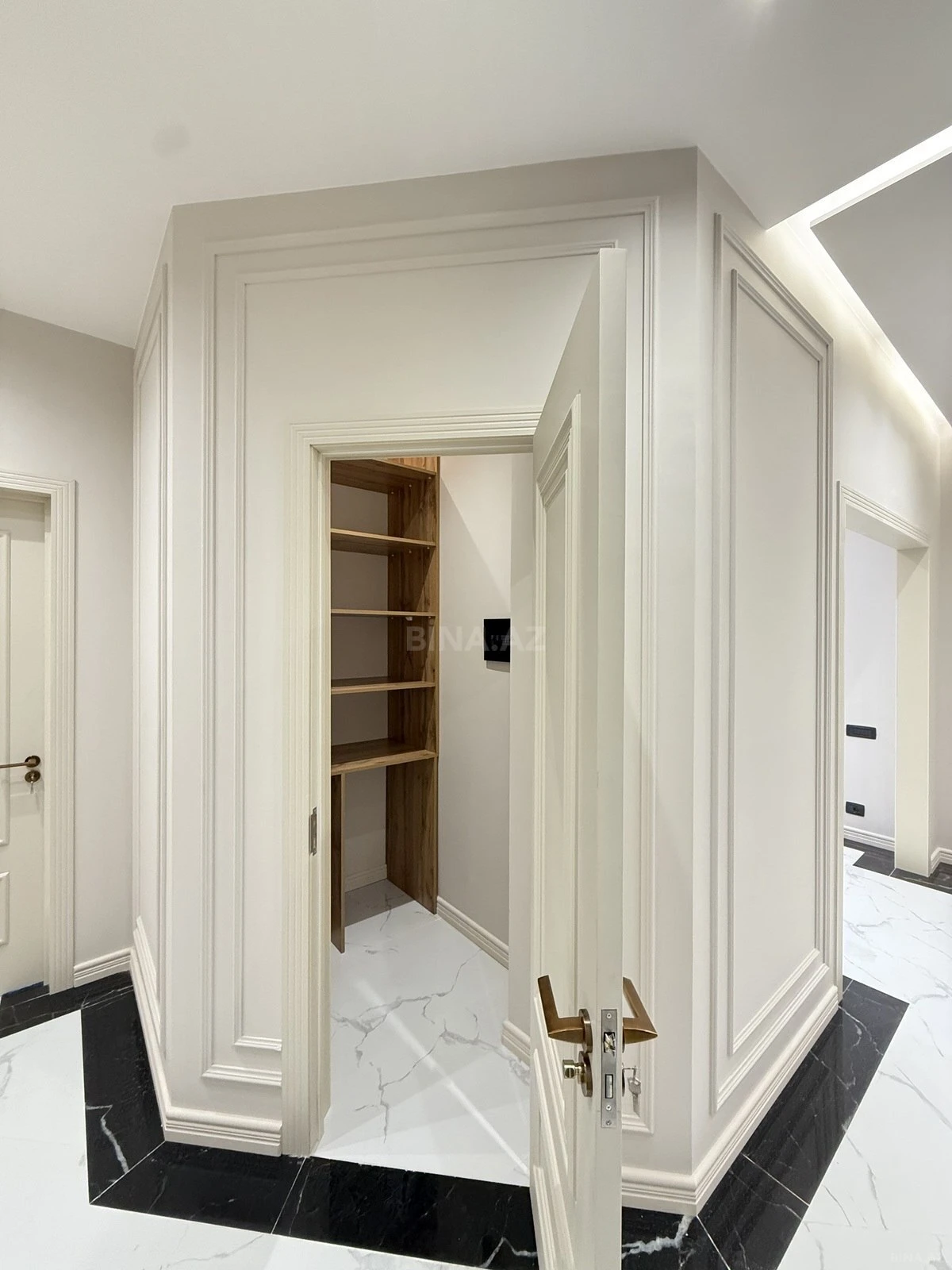 Satılır 3 otaqlı mənzil 132 m²