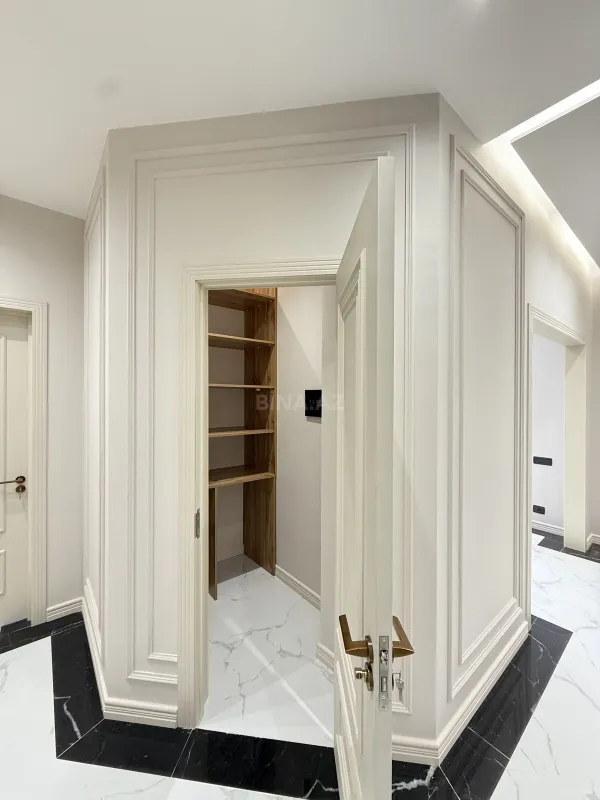 Satılır 3 otaqlı mənzil 132 m²