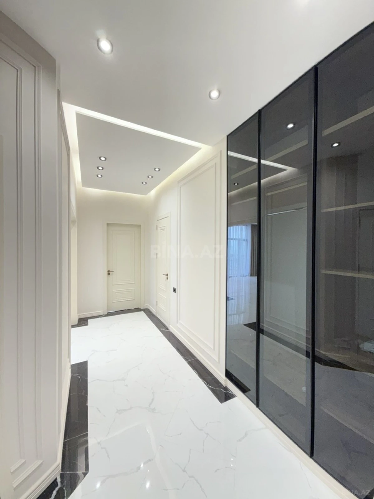 Satılır 3 otaqlı mənzil 132 m²