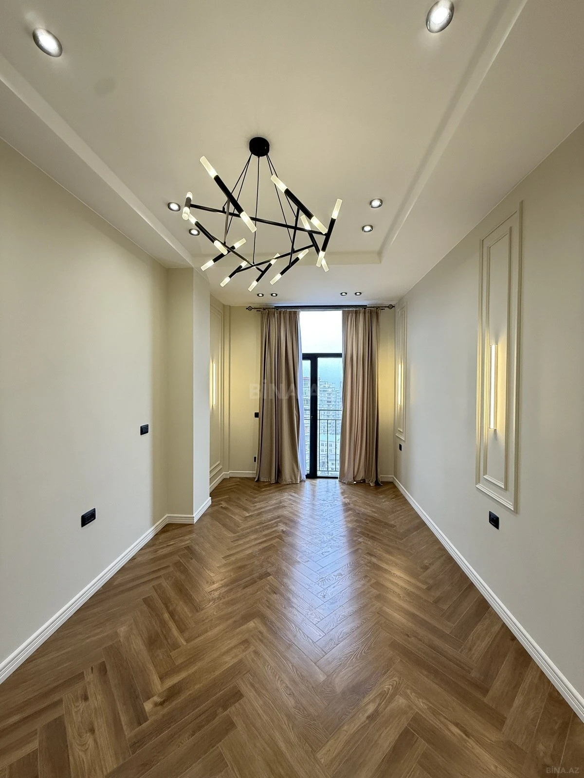 Satılır 3 otaqlı mənzil 132 m²