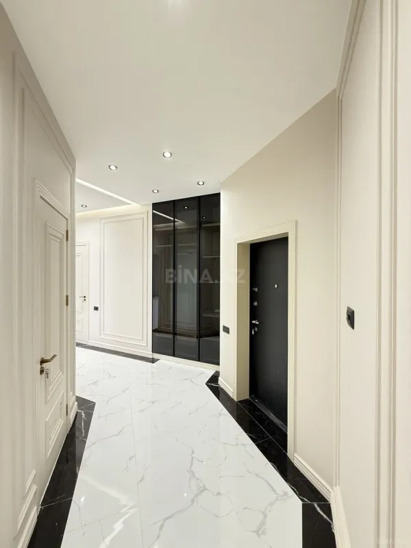 Satılır 3 otaqlı mənzil 132 m²