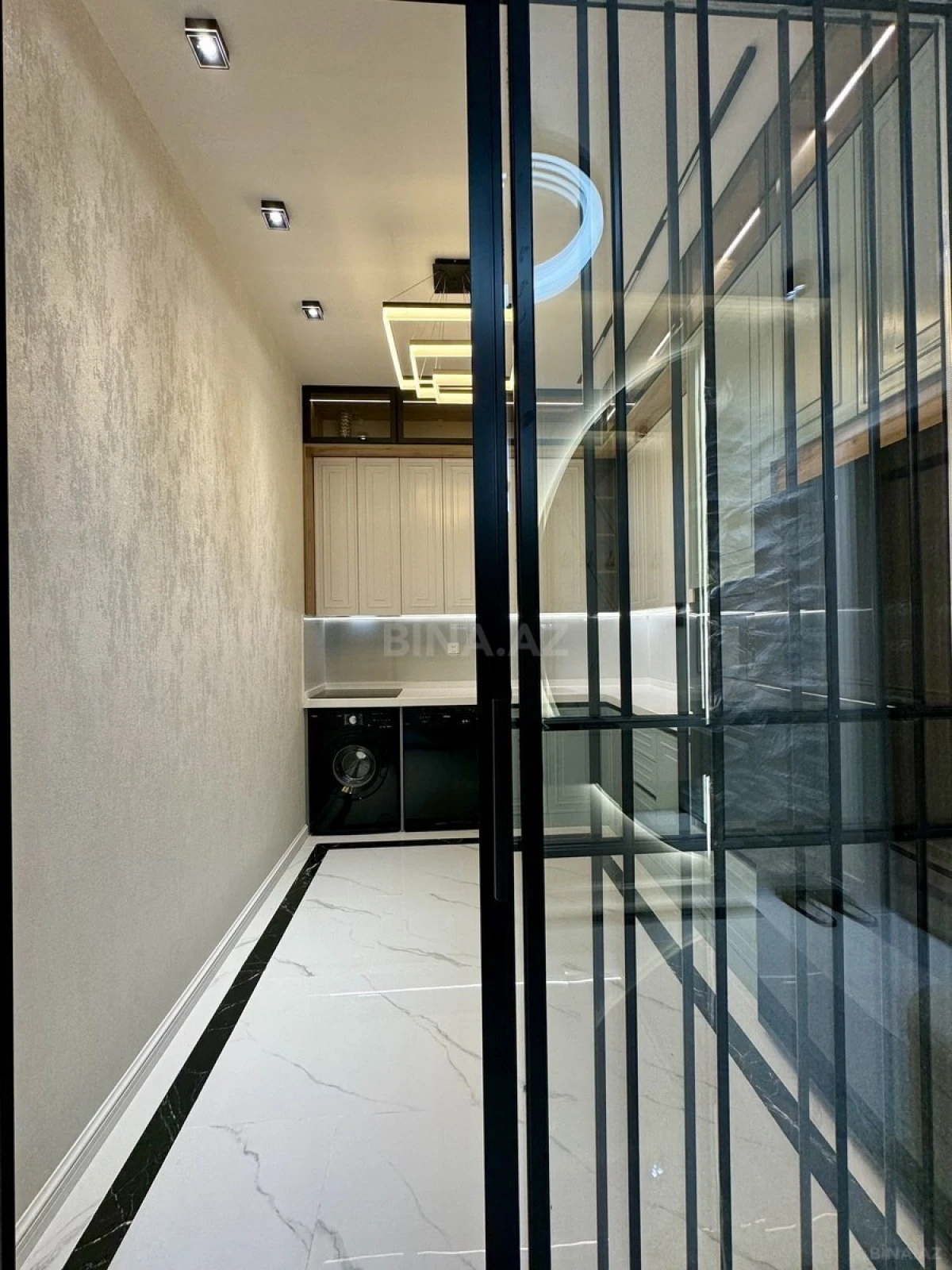 Satılır 3 otaqlı mənzil 98 m²