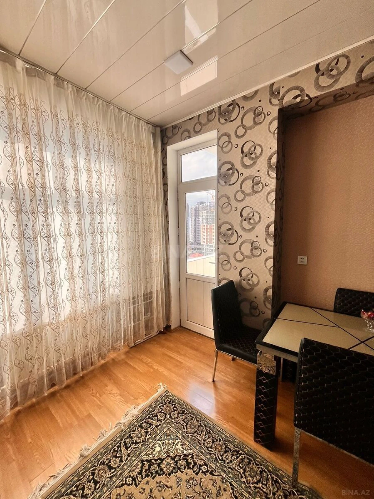 Satılır 4 otaqlı mənzil 130 m²