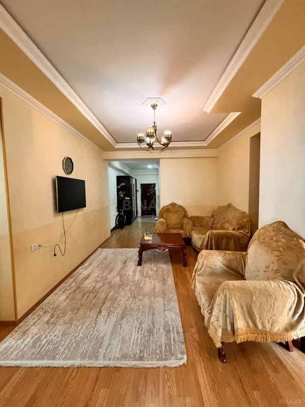 Satılır 4 otaqlı mənzil 130 m²