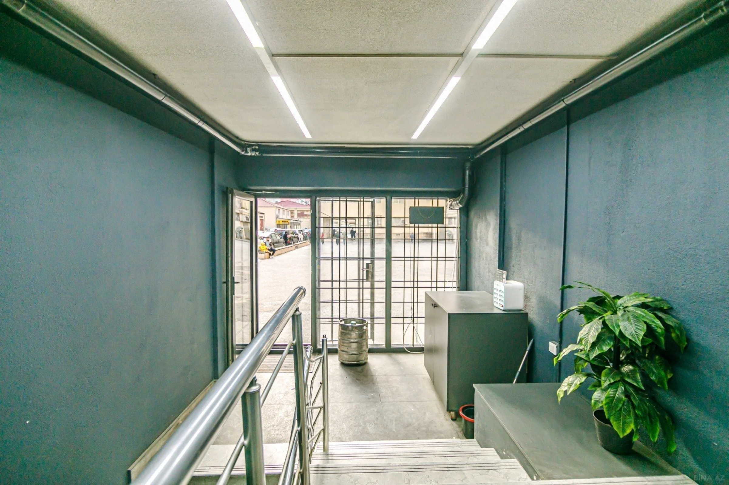 Satılır obyekt 457 m²