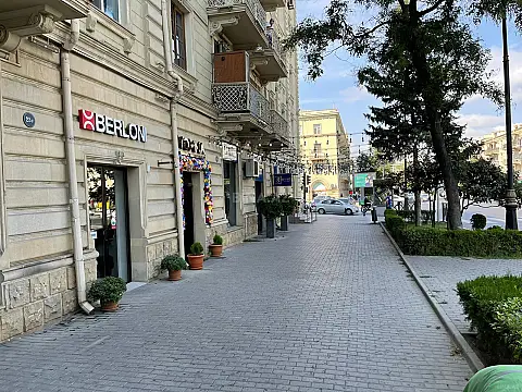 Satılır obyekt 60 m² — Bakı, Memar Əcəmi yanı 60.00 m²