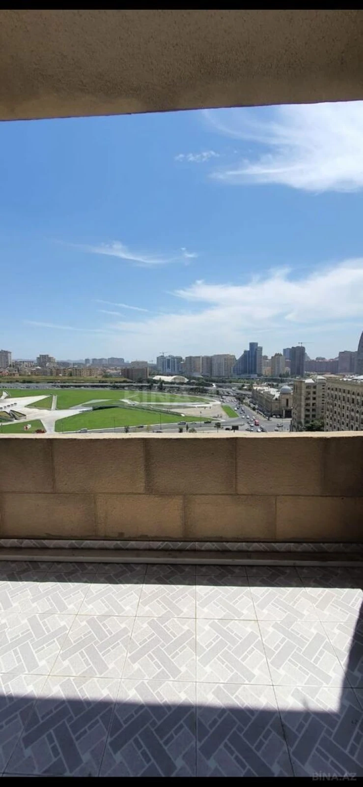 Kirayə verilir 2 otaqlı mənzil 105 m²