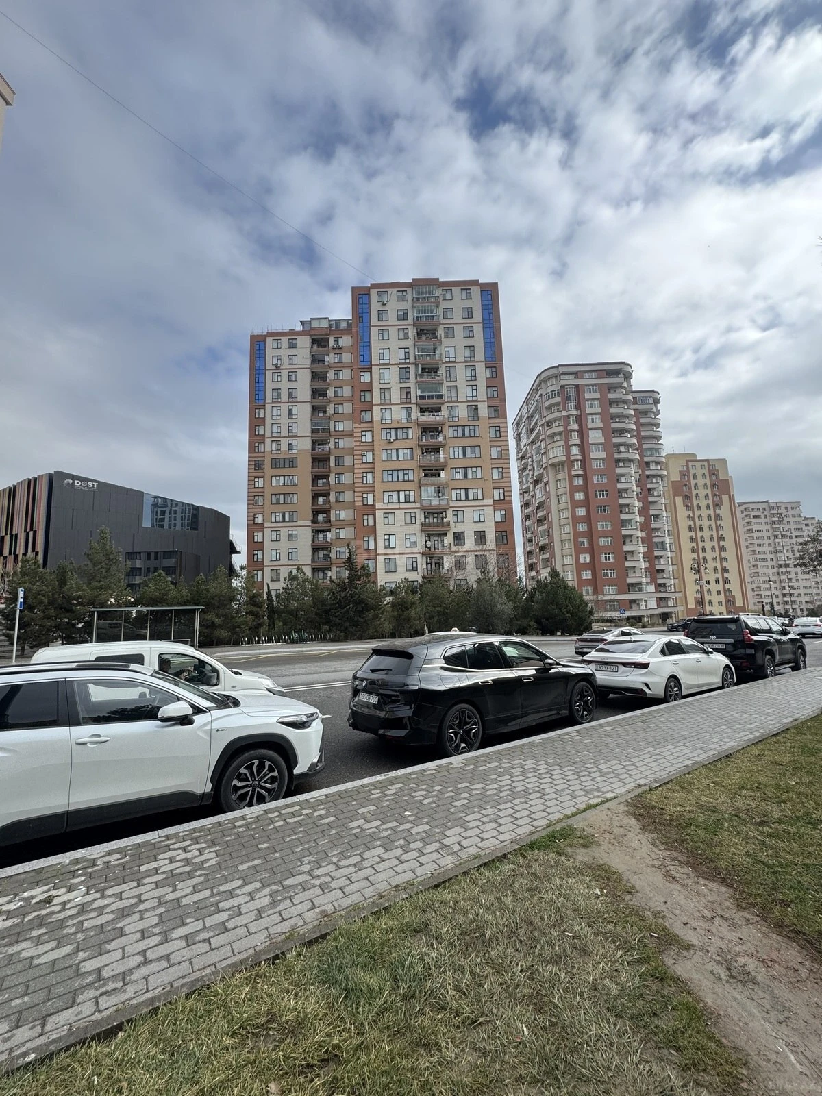 Satılır 4 otaqlı mənzil 181 m²