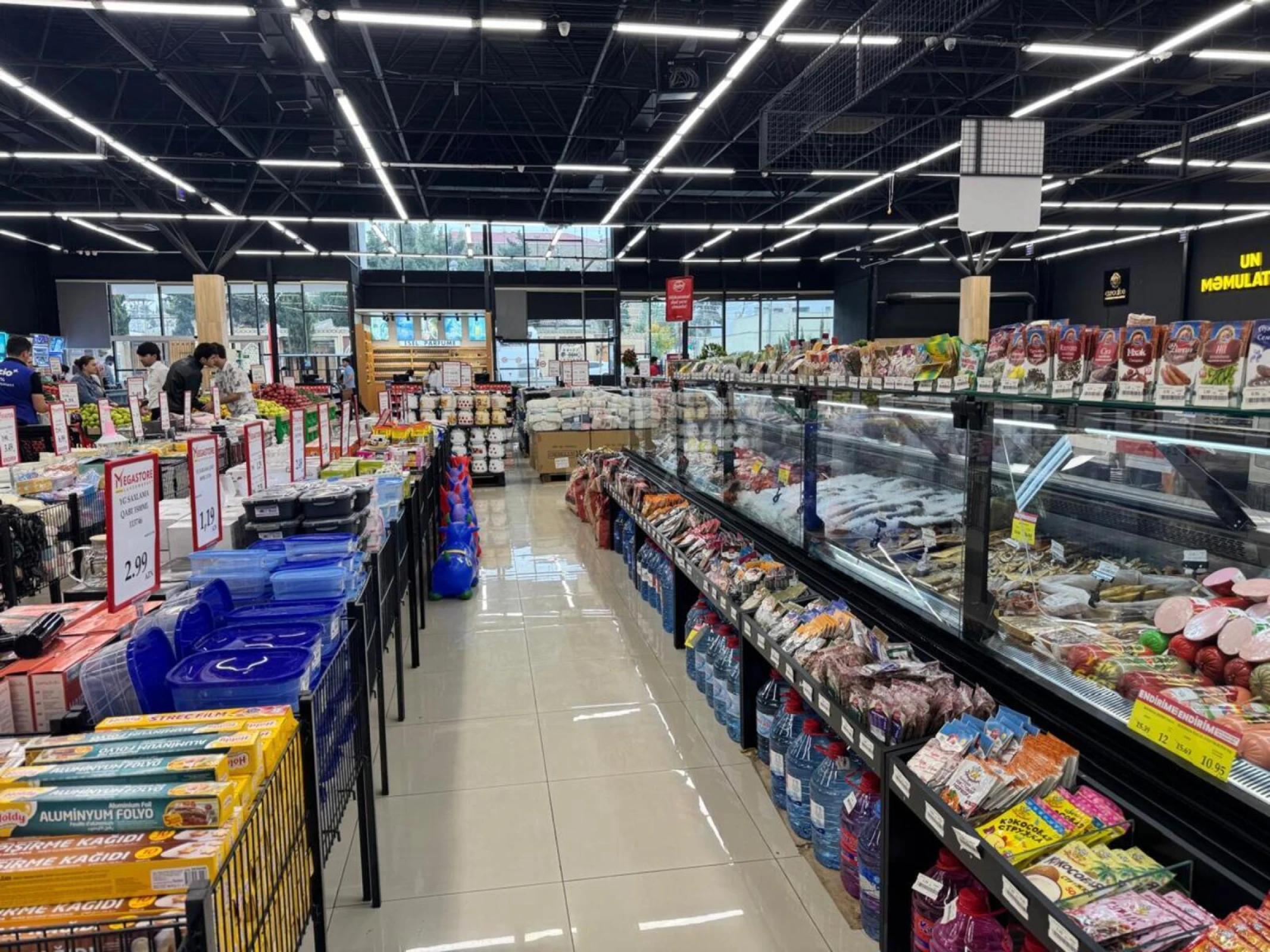 Satılır obyekt 900 m²