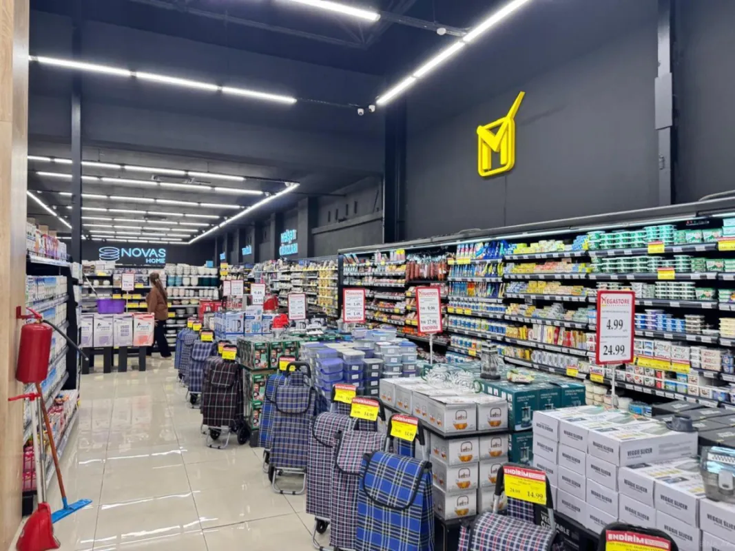 Satılır obyekt 900 m²