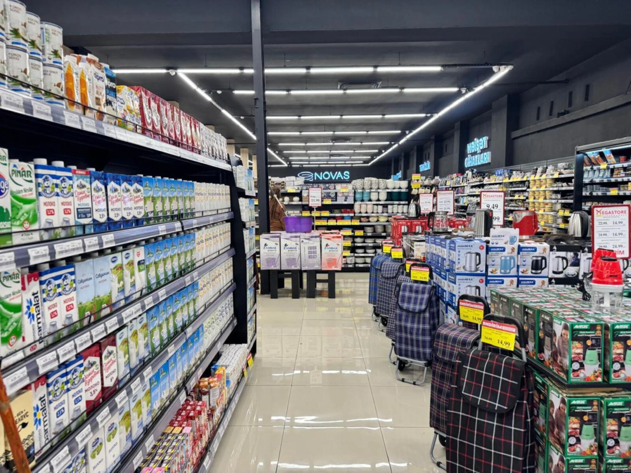 Satılır obyekt 900 m²