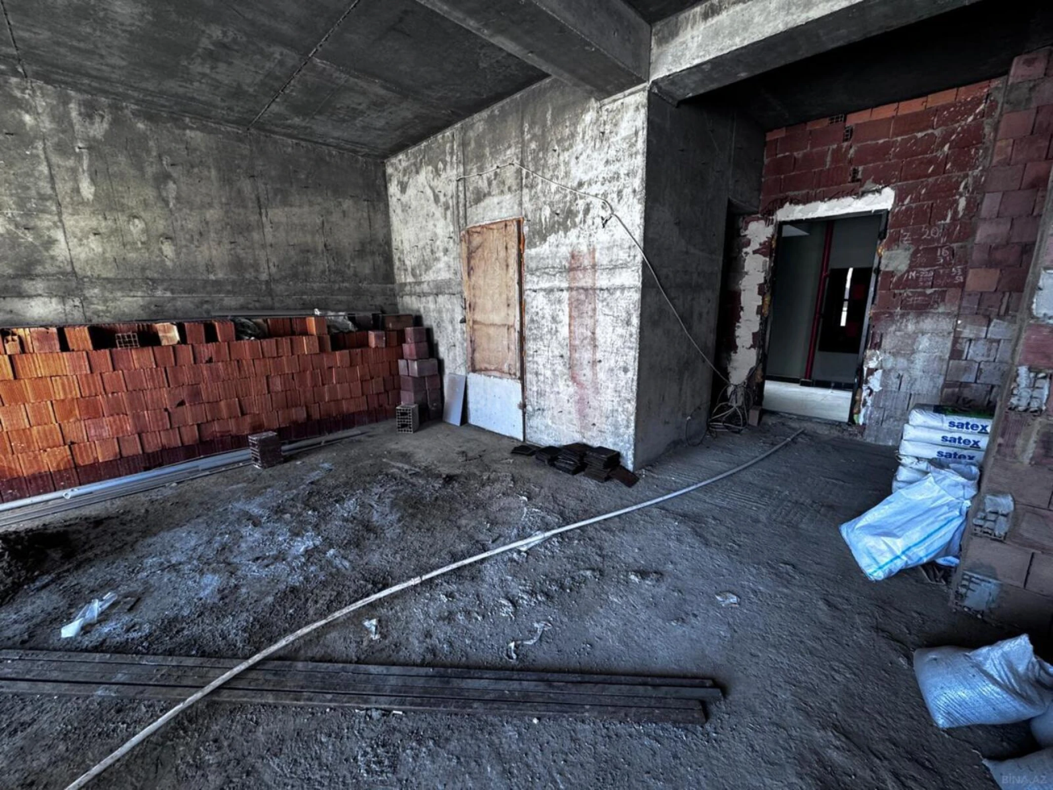 Satılır 1 otaqlı mənzil 59 m²