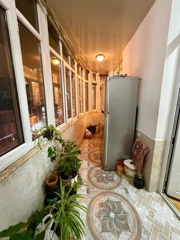 Satılır 4 otaqlı mənzil 164 m²