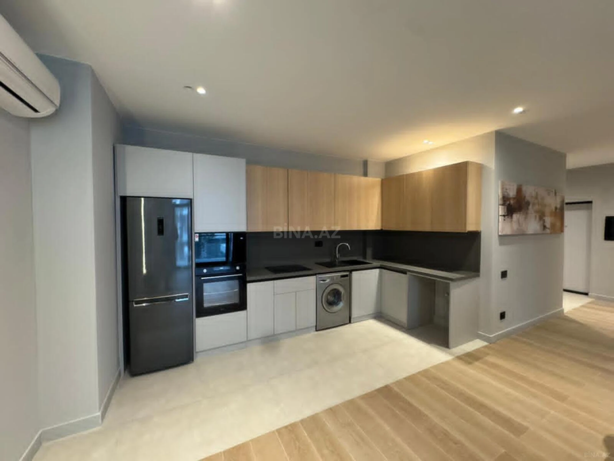 Satılır 2 otaqlı mənzil 102 m²