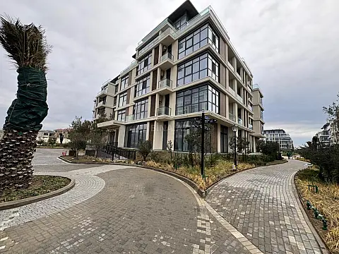 Satılır 2 otaqlı mənzil 102 m²