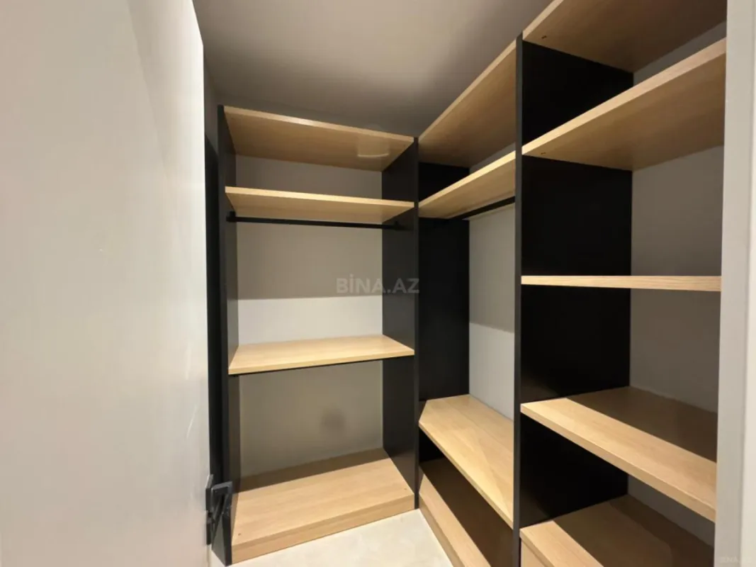 Satılır 2 otaqlı mənzil 102 m²