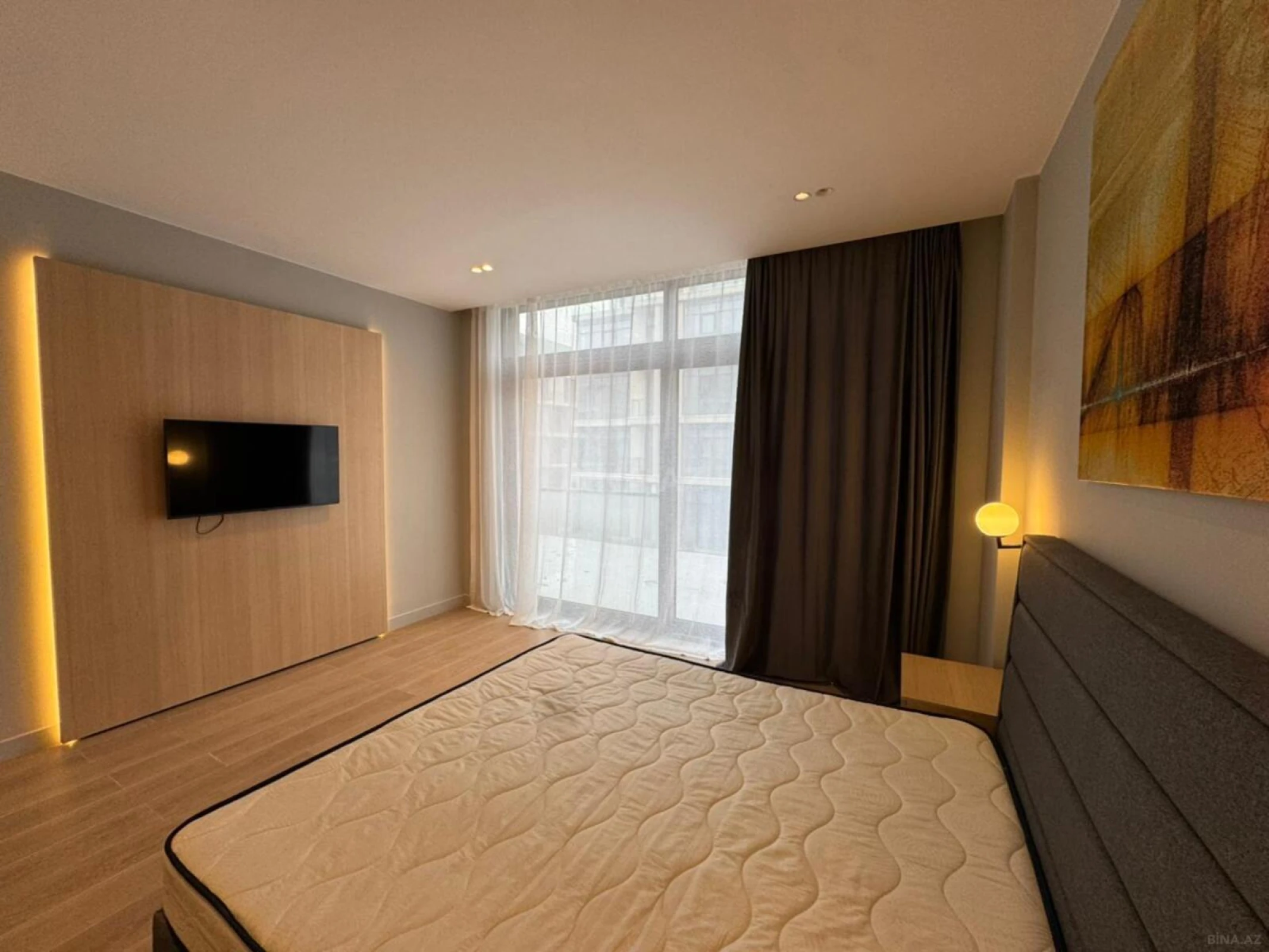 Satılır 2 otaqlı mənzil 102 m²