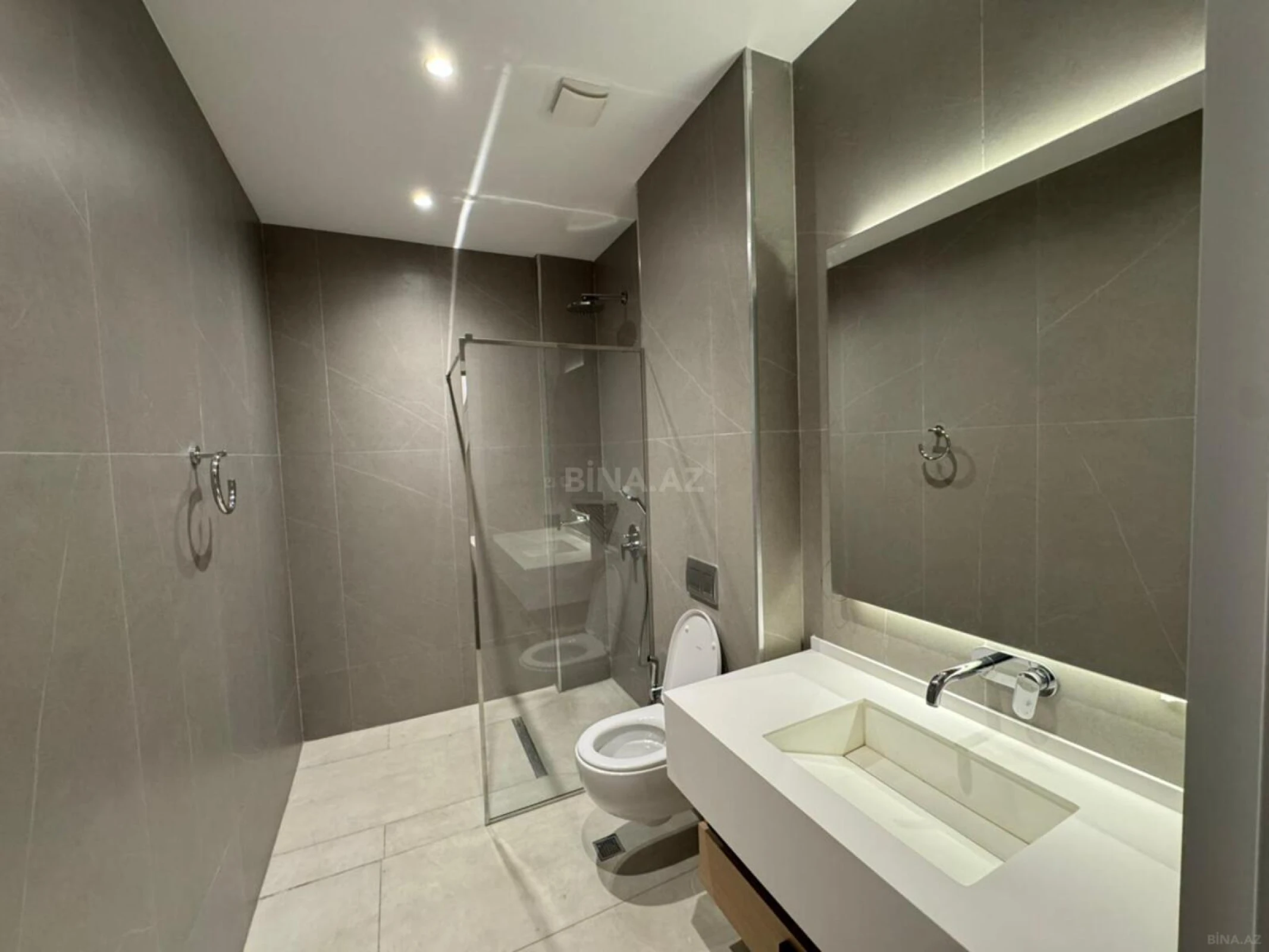 Satılır 2 otaqlı mənzil 102 m²