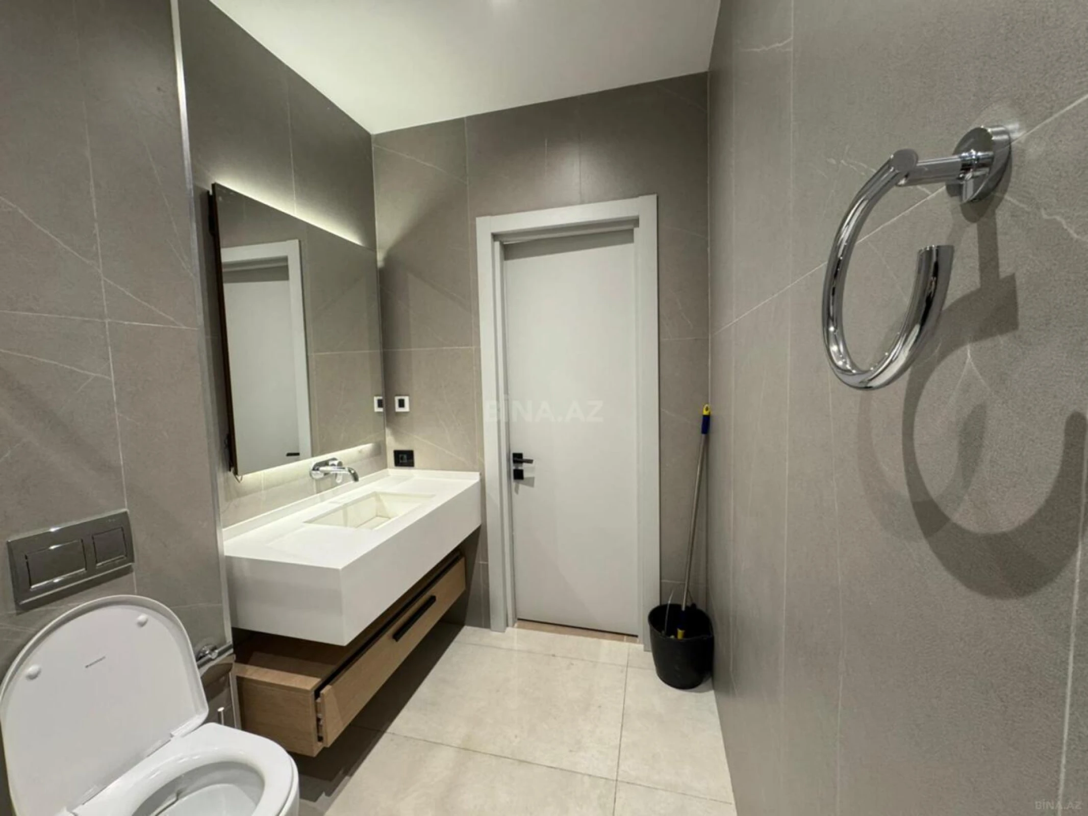 Satılır 2 otaqlı mənzil 102 m²