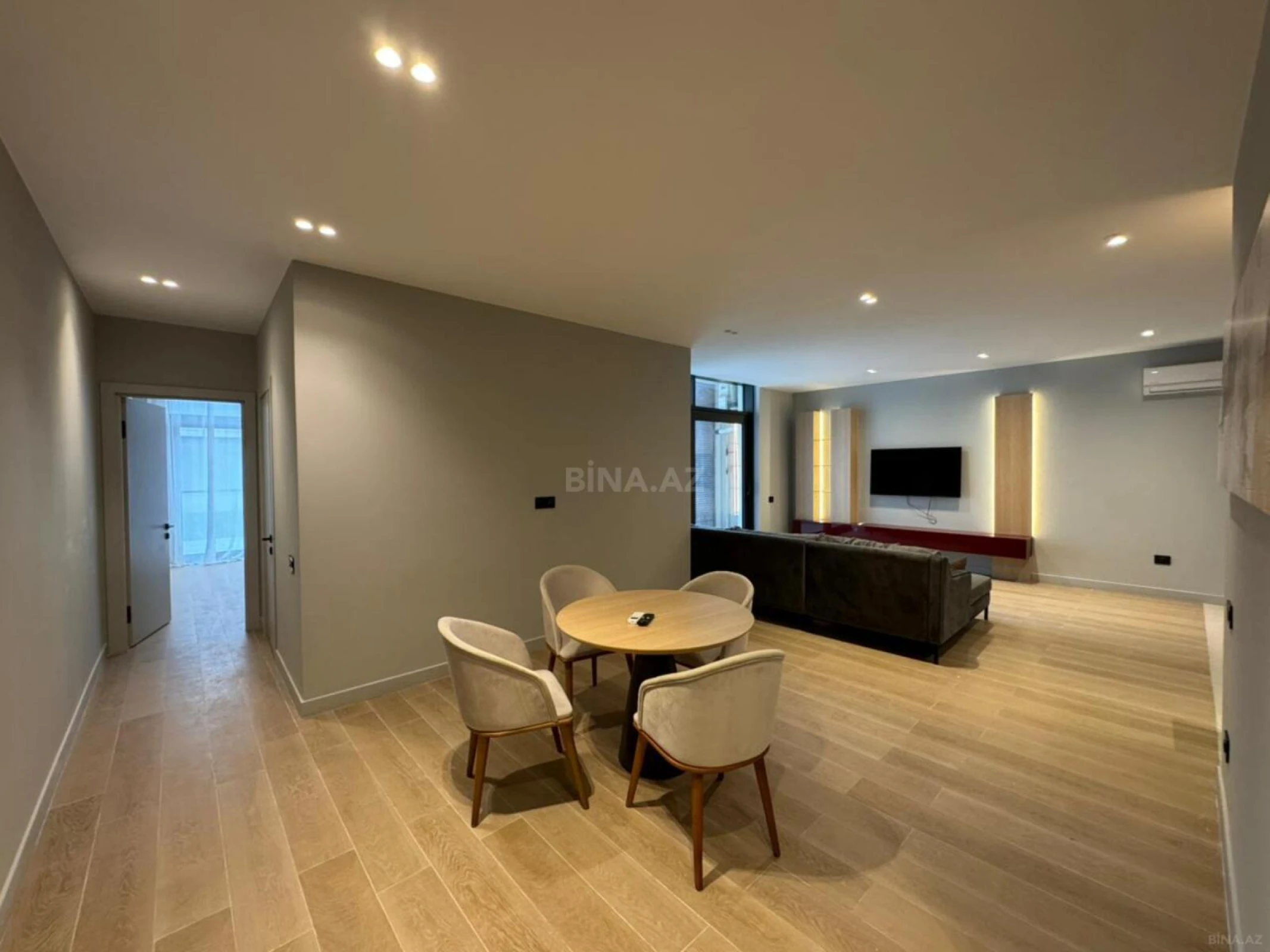 Satılır 2 otaqlı mənzil 102 m²