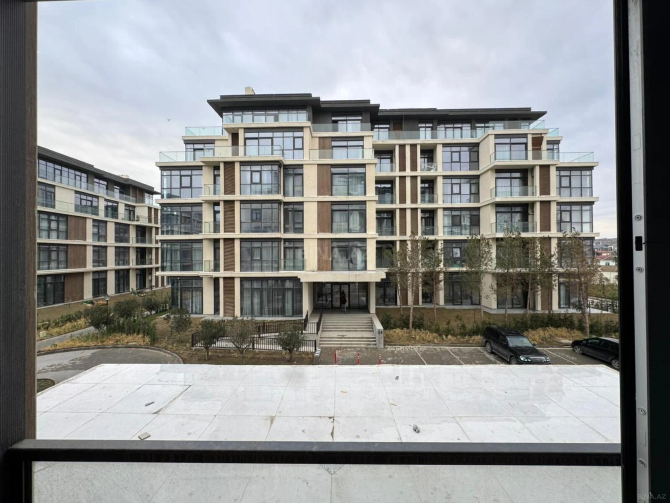 Satılır 2 otaqlı mənzil 102 m²