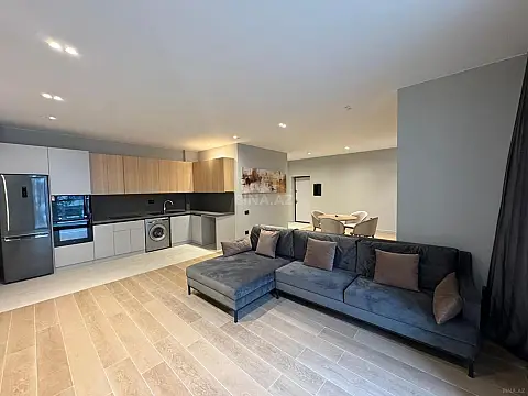 Satılır 2 otaqlı mənzil 102 m²
