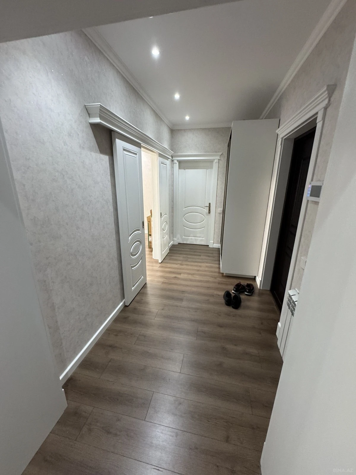 Kirayə verilir 2 otaqlı mənzil 96 m²