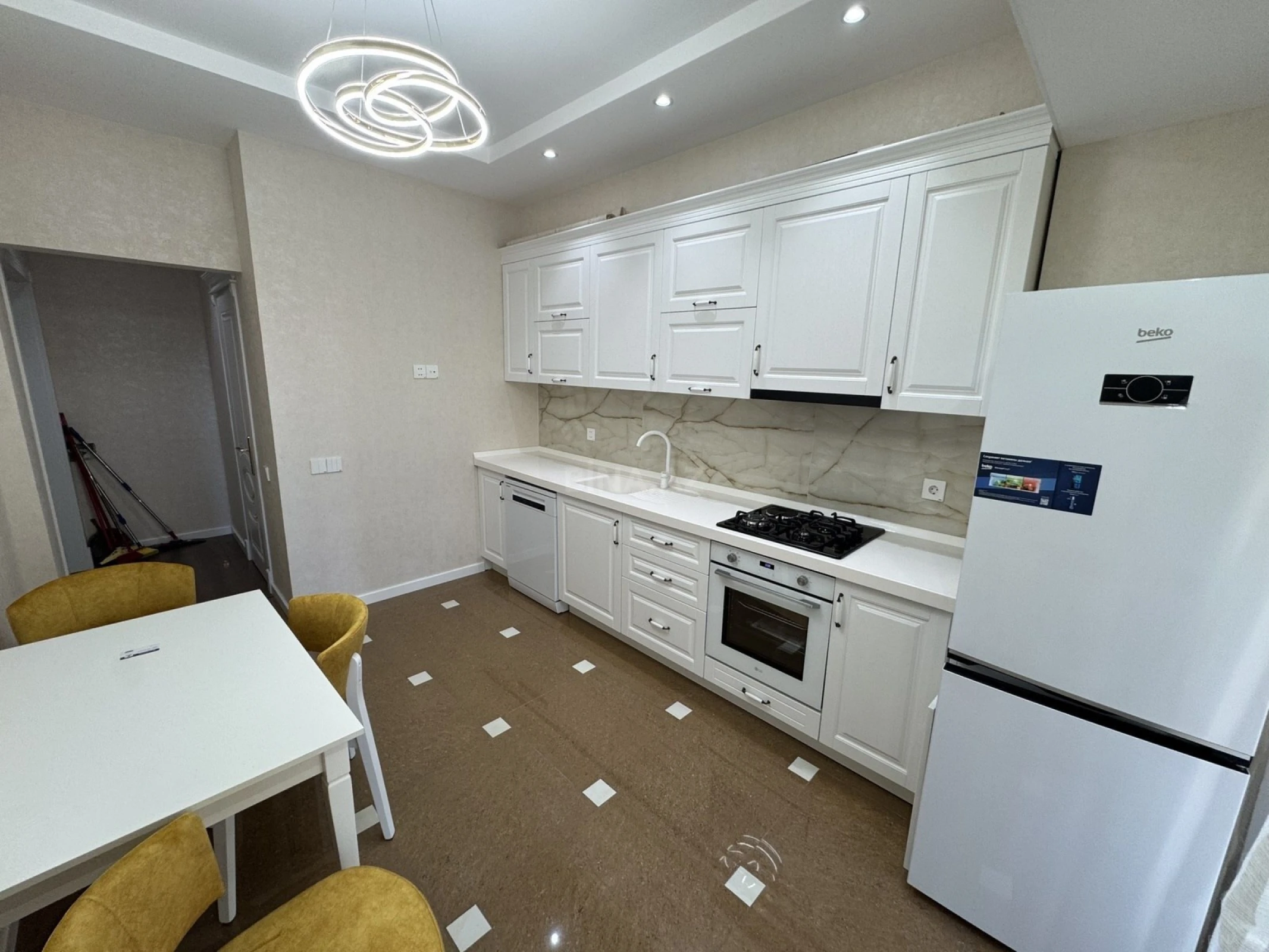 Kirayə verilir 2 otaqlı mənzil 96 m²