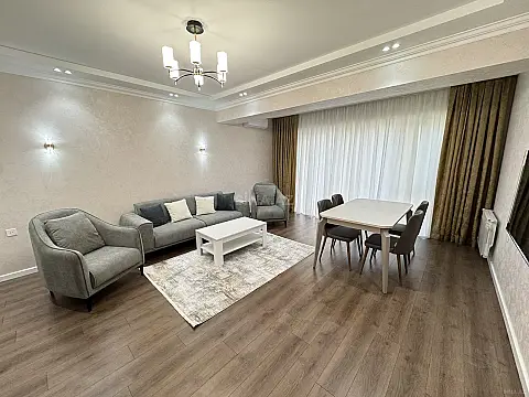 Kirayə verilir 2 otaqlı mənzil 96 m²