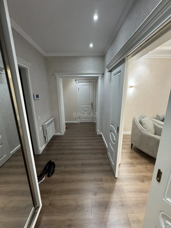 Kirayə verilir 2 otaqlı mənzil 96 m²