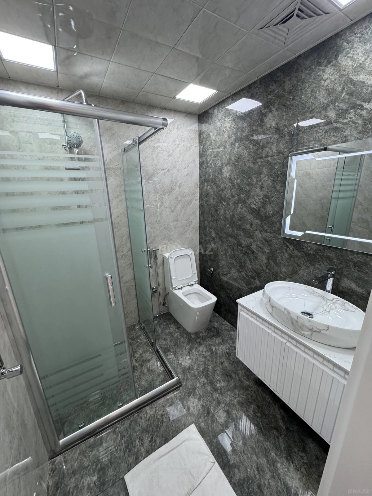 Kirayə verilir 2 otaqlı mənzil 96 m²