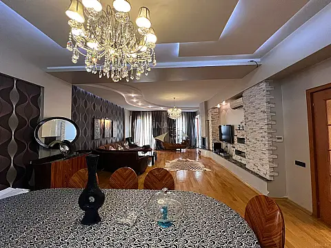 Kirayə verilir 3 otaqlı mənzil 201 m²