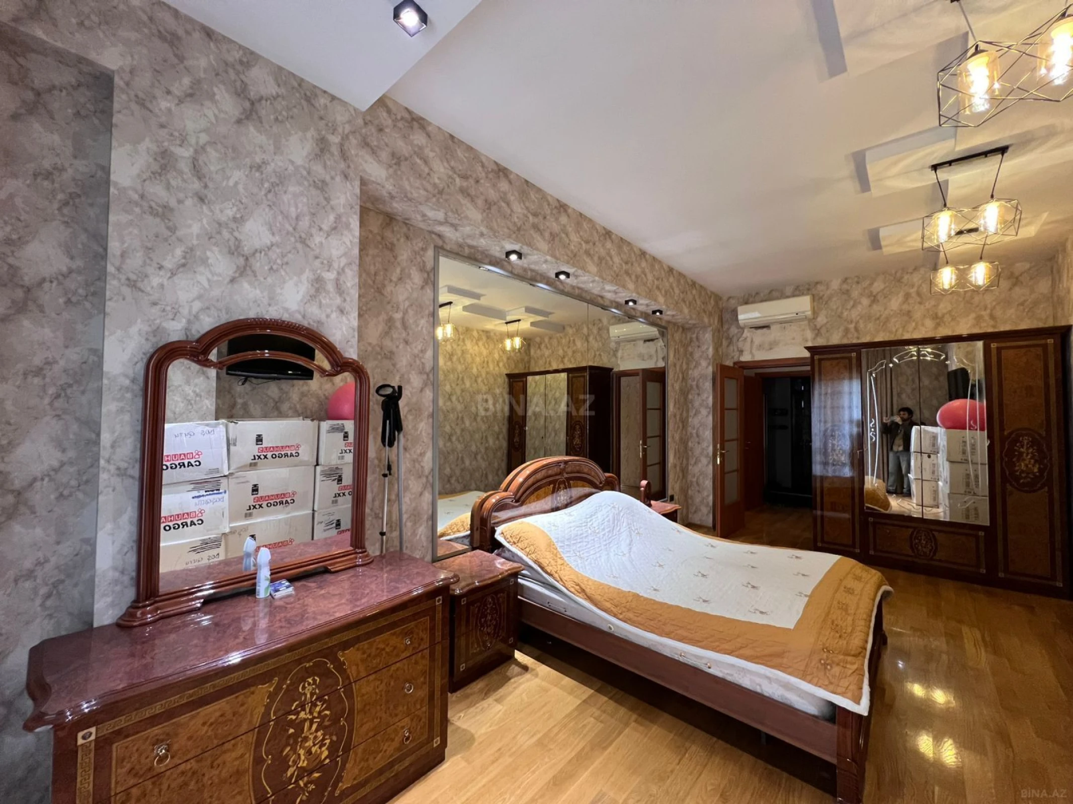 Kirayə verilir 3 otaqlı mənzil 201 m²