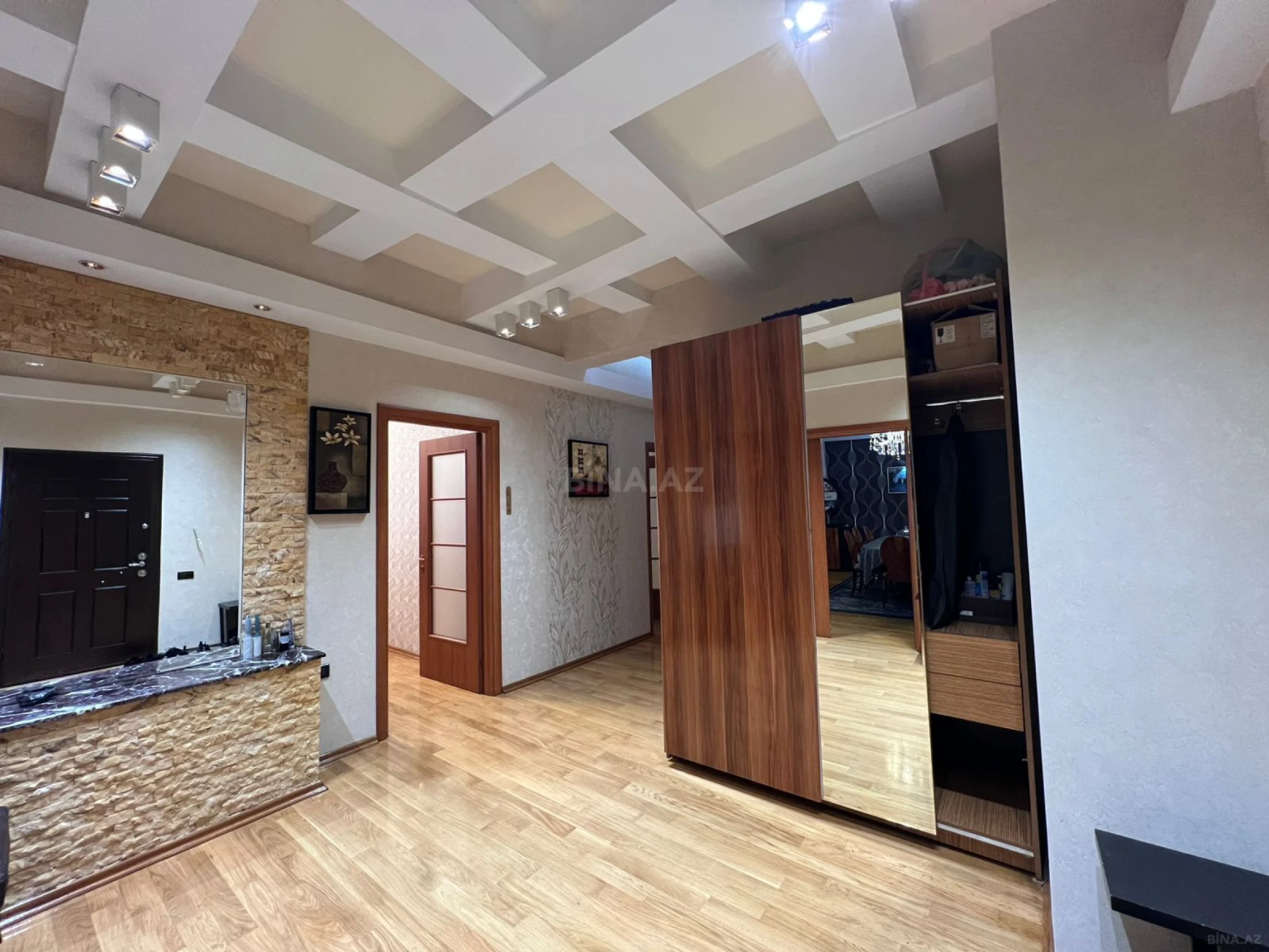 Kirayə verilir 3 otaqlı mənzil 201 m²