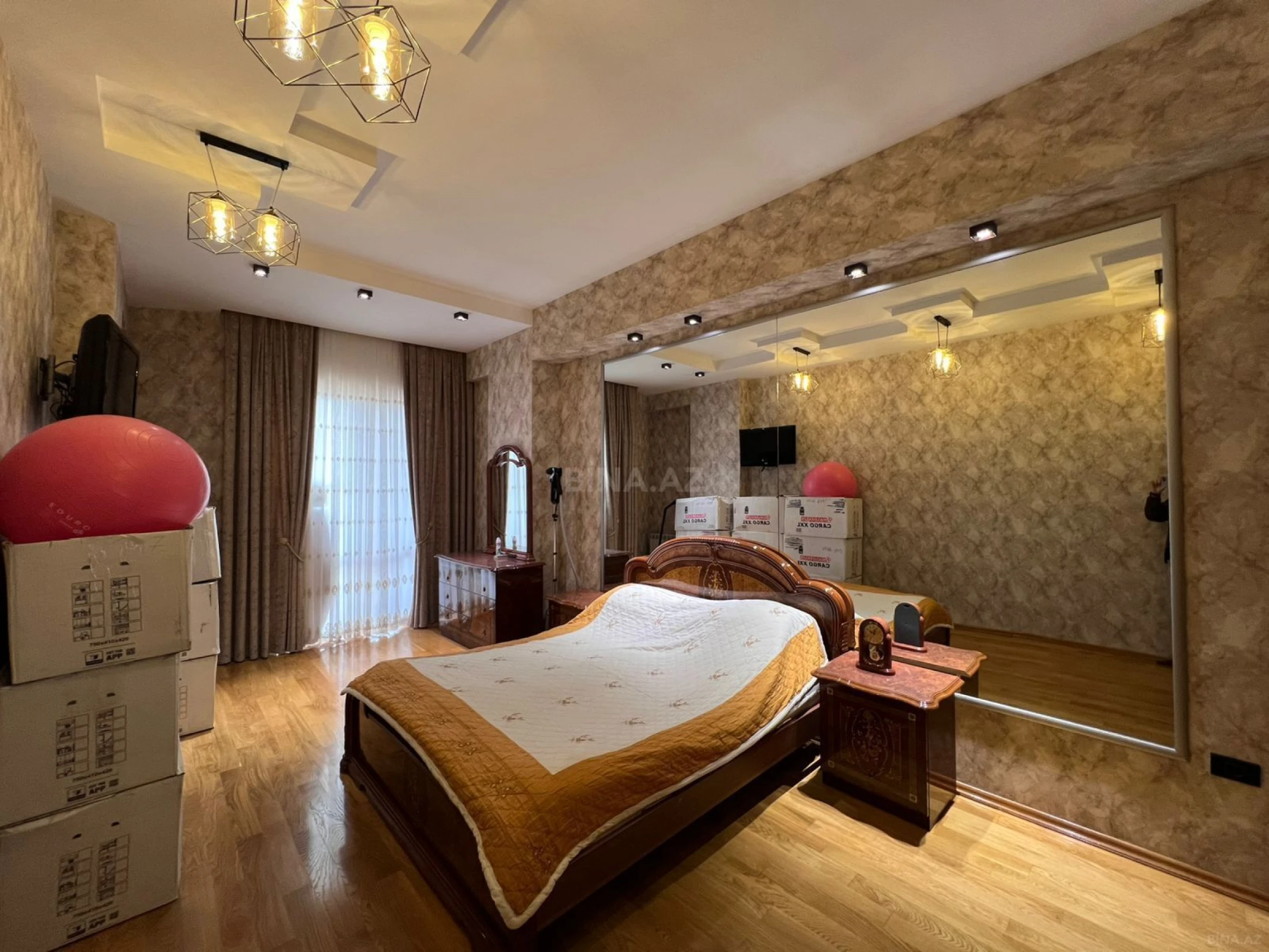 Kirayə verilir 3 otaqlı mənzil 201 m²