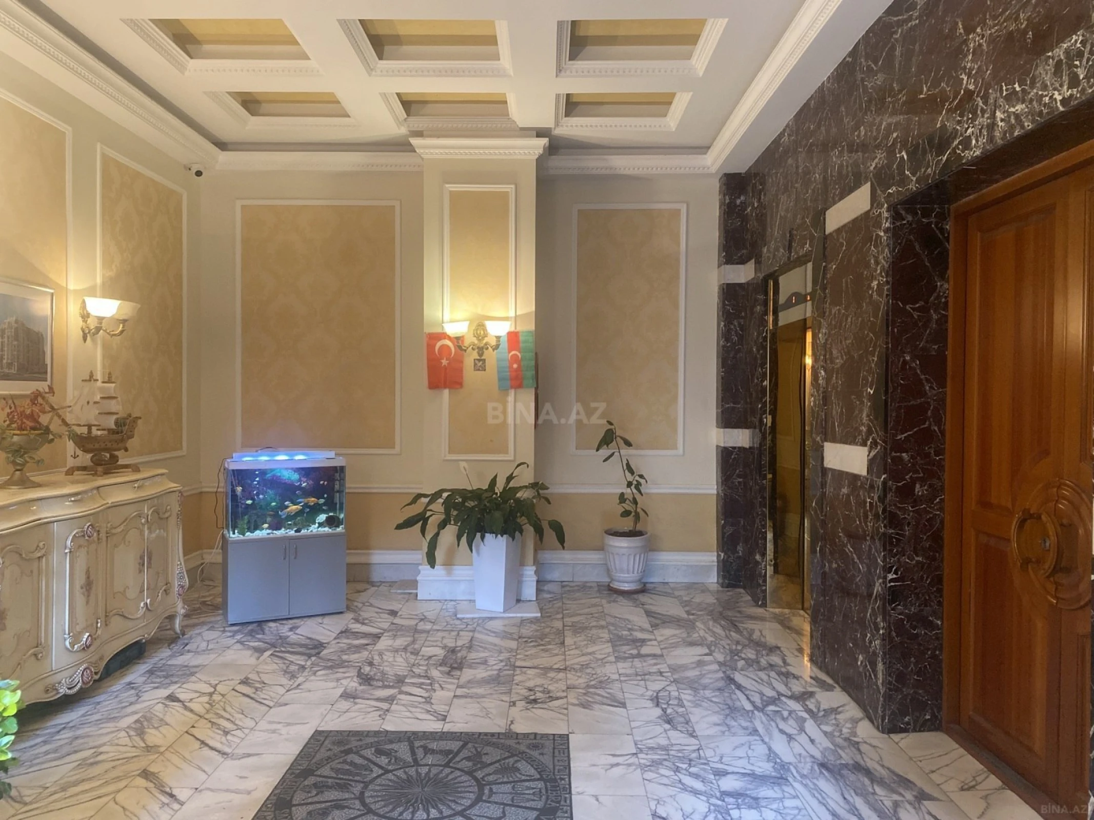 Kirayə verilir 3 otaqlı mənzil 201 m²