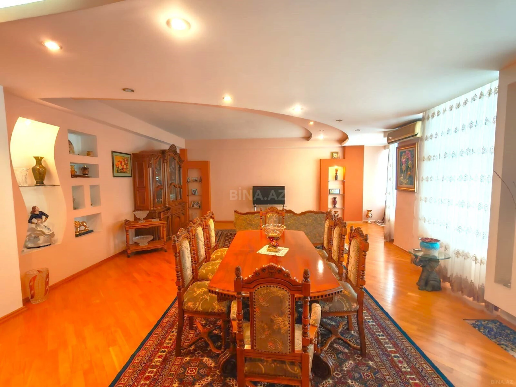 Satılır 4 otaqlı mənzil 223 m²