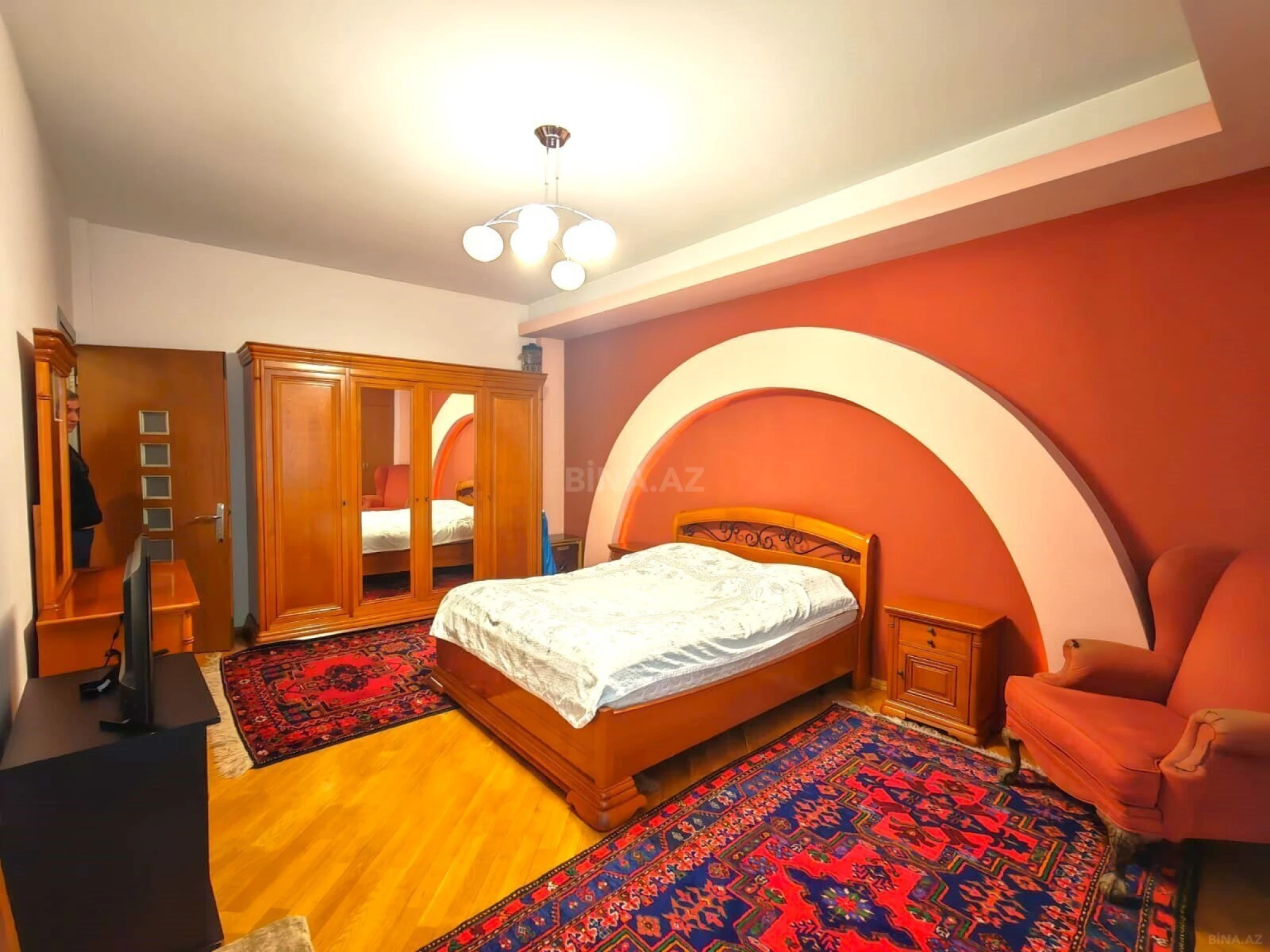 Satılır 4 otaqlı mənzil 223 m²