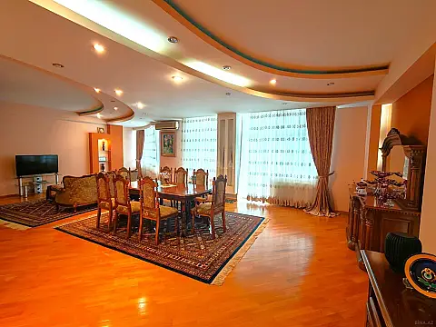 Satılır 4 otaqlı mənzil 223 m² — Bakı, Nizami 4 otaq 223.00 m²