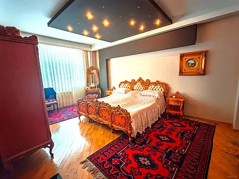 Satılır 4 otaqlı mənzil 223 m²