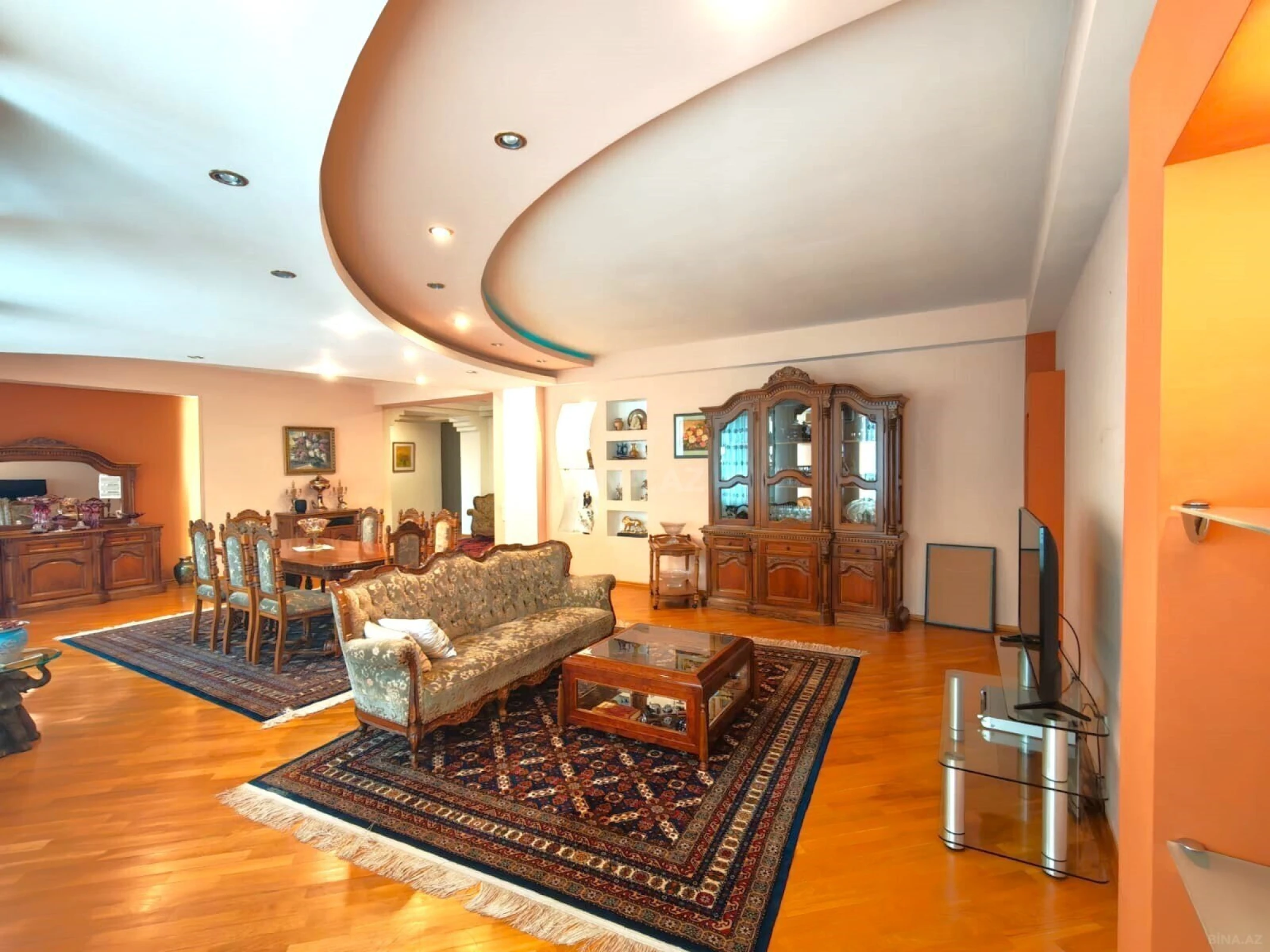 Satılır 4 otaqlı mənzil 223 m²