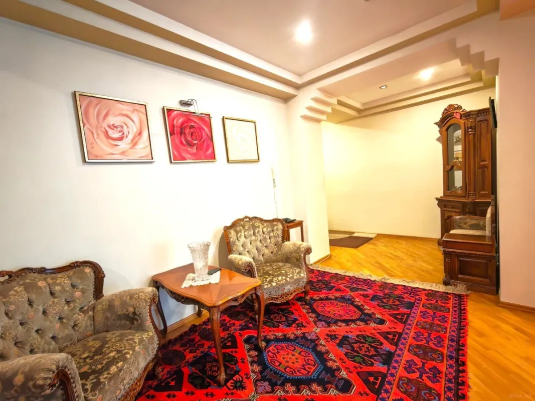 Satılır 4 otaqlı mənzil 223 m²