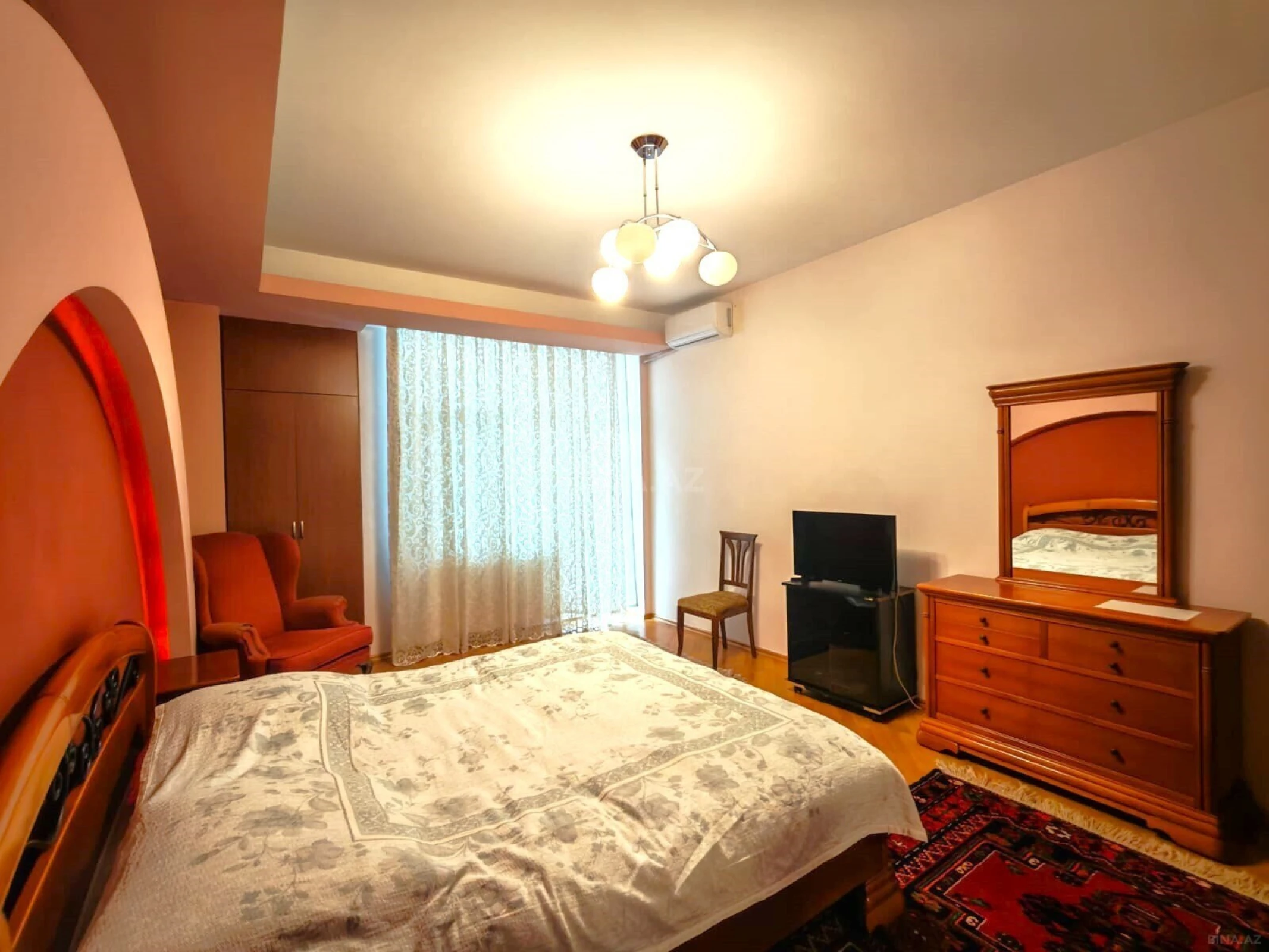 Satılır 4 otaqlı mənzil 223 m²